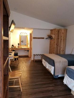 Moose Inn Spirit Lake Room photo